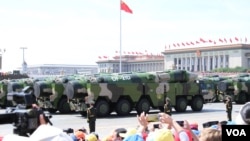 被称为“航母杀手”的东风-21D在9.3大阅兵上首次亮相。(美国之音东方拍摄)