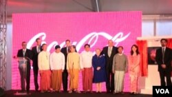 Coca-Cola စက်ရုံဖွင့်ပွဲ အခမ်းအနား - ၄ ဇွန် ၂၀၁၃ (ဓာတ်ပုံ - ဗွီအိုအေ-မြန်မာပိုင်း)