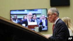 美国环保署署长普鲁伊特在众议院能源与商务小组委员会作证。(2018年4月26日)