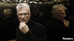 Nhà văn cấp tiến Eduard Limonov, một trong những người phải đăng ký blog như cơ quan truyền thông đại chúng.