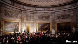 美国会2018年1月17日为多尔颁奖(路透社)