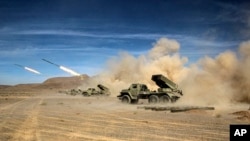 资料照片:伊朗军方在伊朗中部地区举行军事演习。(2023年10月28日)