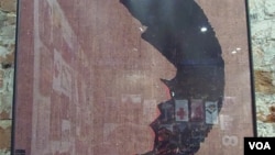 90年代的宣传画,反映斯大林集体化农庄政策。集体化农庄是造成乌克兰大饥荒的一个原因。(美国之音白桦拍摄)