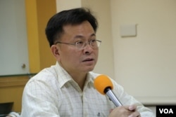 台北大学公共行政暨政策学助理教授陈耀祥(美国之音杨明拍摄)