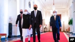 2021年9月24日,白宫东厅,拜登总统与澳大利亚总理莫里森、印度总理莫迪和日本首相菅义伟一起出席“四方”国家峰会。(美联社照片)