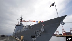 资料照。菲律宾一艘战舰停泊在马尼拉码头。