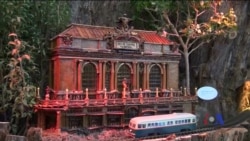 Святковий показ іграшкових потягів в Ботанічного саду у Вашингтоні. Відео Святковий показ іграшкових потягів в Ботанічного саду у Вашингтоні. Відео