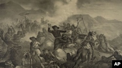 Somali children look at a Transitional Federal Government (TFG) soldier carrying a belt of machine gun ammunition during patrol along the Indian Ocean coastline in Burgabo, south of Kismayu in Somalia December 14, 2011. REUTERS/Noor Khamis (KENYA - Tags: