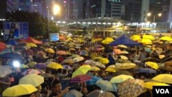 香港雨伞运动满月(美国之音海彦拍摄)