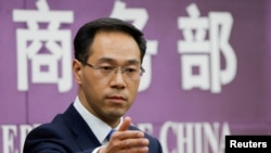 中国商务部发言人高峰2018年4月6日在例行记者会上(美联社)