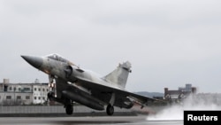 台湾空军幻象2000战机在新竹起飞参加军演。(2019年1月16日)