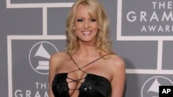 Nữ diễn viên Stephanie Clifford, còn gọi là Daniels 'bão tố', tại lễ trao giải Grammy ở Los Angeles, 2/2007.