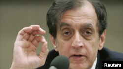 Giám đốc khu vực châu Á Thái Bình Dương của IMF, ông Anoop Singh, thừa nhận có những quan ngại về quả bóng địa ốc của Trung Quốc có thể vỡ