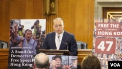 香港壹传媒创办人黎智英的儿子黎崇恩出席参议院外委会声援黎智英活动并发表讲话。(美国之音记者李逸华拍摄,2024年9月18日)