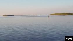 鄂毕河与额尔齐斯河的汇合处 (美国之音白桦)