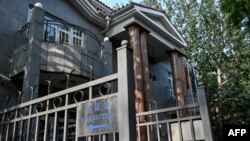 立陶宛驻北京大使馆的大门 (2021年8月10日)