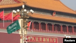 在沙特阿拉伯王储默罕默德·本·萨勒曼抵达北京访问前北京天安门前飘扬着中国和沙特阿拉伯国旗(2019年2月21日)