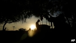 美墨边境移民搭建的帐篷,他们在这里等待美国法庭对他们的庇护申请进行审理