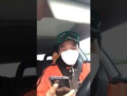 公民记者、前央视主持人李泽华2月26日探访武汉疫区途中疑遭警车尾随。(视频截图)