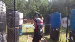 民主党人在中期选举中寻求更严格枪支管控 民主党人在中期选举中寻求更严格枪支管控