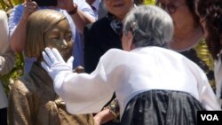 慰安妇金婆婆三年前参加塑像揭幕(美国之音国符拍摄)