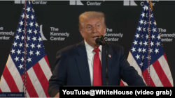 2025年8月13日,星期三,唐纳德·特朗普总统在华盛顿肯尼迪中心发表讲话。