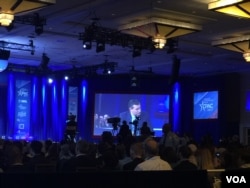 克鲁兹参议员在会上讨论宪法问题(莉雅拍摄)