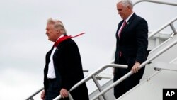 美国当选总统川普和当选副总统彭斯到达印第安纳州的印第安纳波利斯国际机场,将访问开利公司的工厂(2016年12月1日)