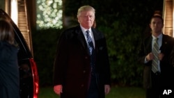 川普在纽约参加捐款人墨瑟在家里举办的聚会(2016年12月3日)。墨瑟是给川普竞选捐款最多的人之一