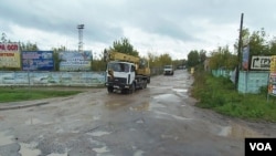 普京执政期间虽然原油价格曾高涨,但俄罗斯各地,尤其是边境地区基础设施衰败。离莫斯科大约90公里远的莫斯科州主要城市谢尔普霍夫市的道路。