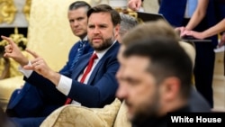 资料照:2025年8月18日,美国副总统万斯在白宫参加有关俄乌问题的会谈。