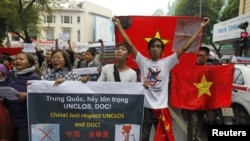Biểu tình chống Trung Quốc tại Hà Nội, ngày 9/12/2012.