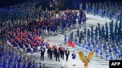 2018年8月18日,2018年亚运会开幕式在雅加达的朋加诺体育场举行,中国代表团入场。