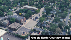 谷歌地球(Google Earth)图像所显示的明尼苏达州明尼阿波利市圣母领报天主教学校(Annunciation Catholic School)鸟瞰图。