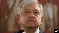 墨西哥总统洛佩斯·奥夫拉多尔(Lopez Obrador)建议美国和加拿大与墨西哥一道促进中美洲经济发展,从根本上解决移民问题