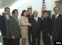 台湾代表团与美国联邦众议员孟昭文(女)合影(来源:台湾驻美代表处)