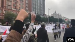 2018年10月22日,江西鄱阳县村民游行抗议焚烧垃圾发电项目(抗议者提供视频截图)