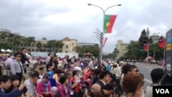 参加庆典的海外华侨(美国之音许波拍摄)