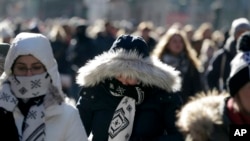 纽约时报广场的行人。(2017年12月27日)