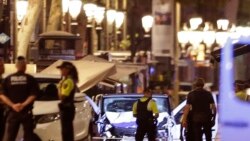 စပိန်-Barcelona နဲ့ Cambrils မြို့တွေမှာ လမ်းသွားလမ်းလာတွေကို ကားနဲ့ တိုက်ခိုက်မှုဦးဆောင်သူ လွတ်မြောက်နေဆဲ စပိန်-Barcelona နဲ့ Cambrils မြို့တွေမှာ လမ်းသွားလမ်းလာတွေကို ကားနဲ့ တိုက်ခိုက်မှုဦးဆောင်သူ လွတ်မြောက်နေဆဲ