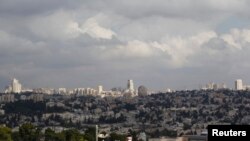 从耶路撒冷城南部边缘的一处居民区远望耶路撒冷。(2014年10月2日)