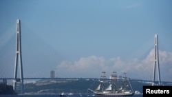 俄罗斯海参崴的金角大桥。(路透社照片)