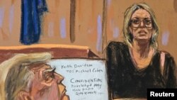 Sketsa persidangan yang menunjukkan mantan Presiden AS Donald Trump menyaksikan kesaksian Stormy Daniels dalam persidangan kasus uang tutup mulut yang membelit Trump di pengadilan Manhattan, New York, pada 7 Mei 2024. (Foto: Reuters/Jane Rosenberg)