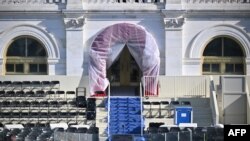 作为传统上美国总统宣誓就职典礼地点的美国国会大厦西面。(2025年1月17日)