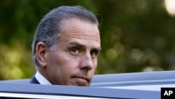 亨特·拜登2024年9月5日在对联邦税务指控认罪后,乘车离开洛杉矶联邦法院。