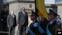 美国国防部长奥斯汀在基辅检阅乌克兰仪仗队(2021年10月20日)