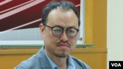 台湾经济研究院南台湾专案办公室主任高仁山 (美国之音张永泰拍摄)