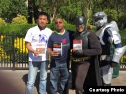 2015年4月,王在刚在拉斯维加斯参加纪念六四的活动(王在刚提供)