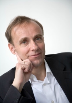 德国作家佳杰斯 （Adrian Geiges）