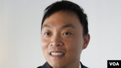 胡树伟律师 (美国之音国符拍摄)